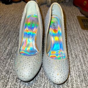 Sparkly heels 👠